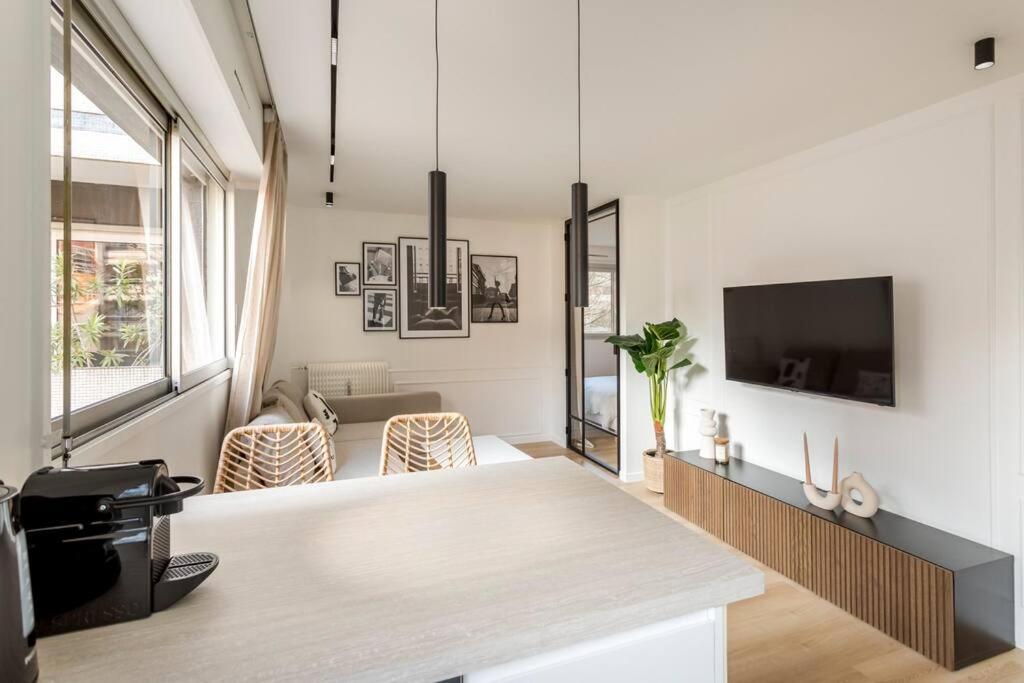 Luxurious 3 Min Walk From Eiffel Tower Appartement Parijs Buitenkant foto